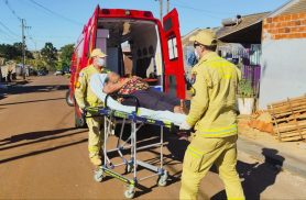 Mulher de 62 anos fica ferida após cair dentro de residência em Cascavel