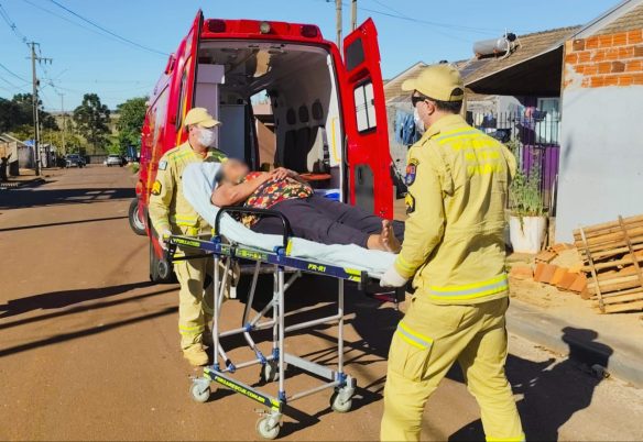 Mulher de 62 anos fica ferida após cair dentro de residência em Cascavel