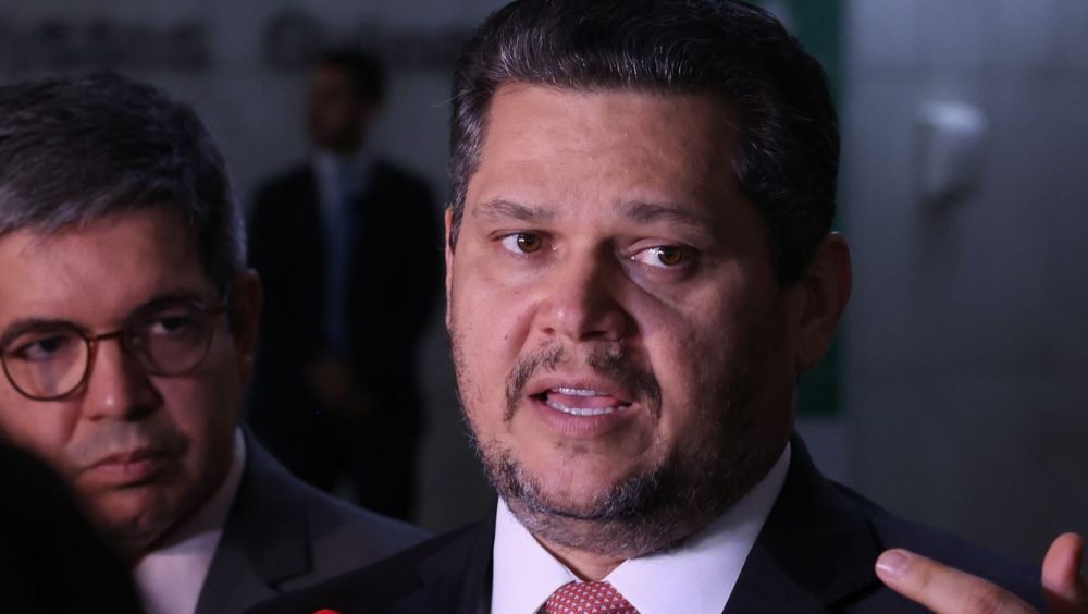 Alcolumbre envia PEC do fim da escala 6x1 para CCJ do Senado Imagem referente a Alcolumbre envia PEC do fim da escala 6x1 para CCJ do Senado