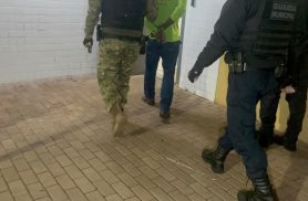 Homem é detido após desacatar agentes da Guarda Municipal no Terminal Oeste