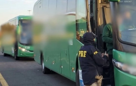 Idoso de 82 anos é preso por importunação sexual à adolescente dentro de ônibus em São José dos Pinhais Imagem referente a Idoso de 82 anos é preso por importunação sexual à adolescente dentro de ônibus em São José dos Pinhais