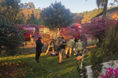 Jovem é esfaqueado 27 vezes por colega de trabalho durante briga em clube de lazer, em Almirante Tamandaré