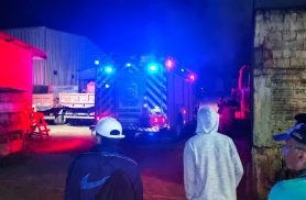 Incêndio destrói casa e mobiliza Bombeiros durante a madrugada no Brasmadeira
