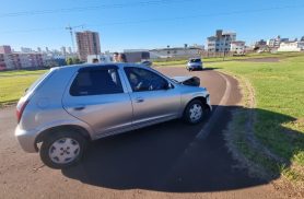 Celta bate com força em traseira de BYD; veja os estragos