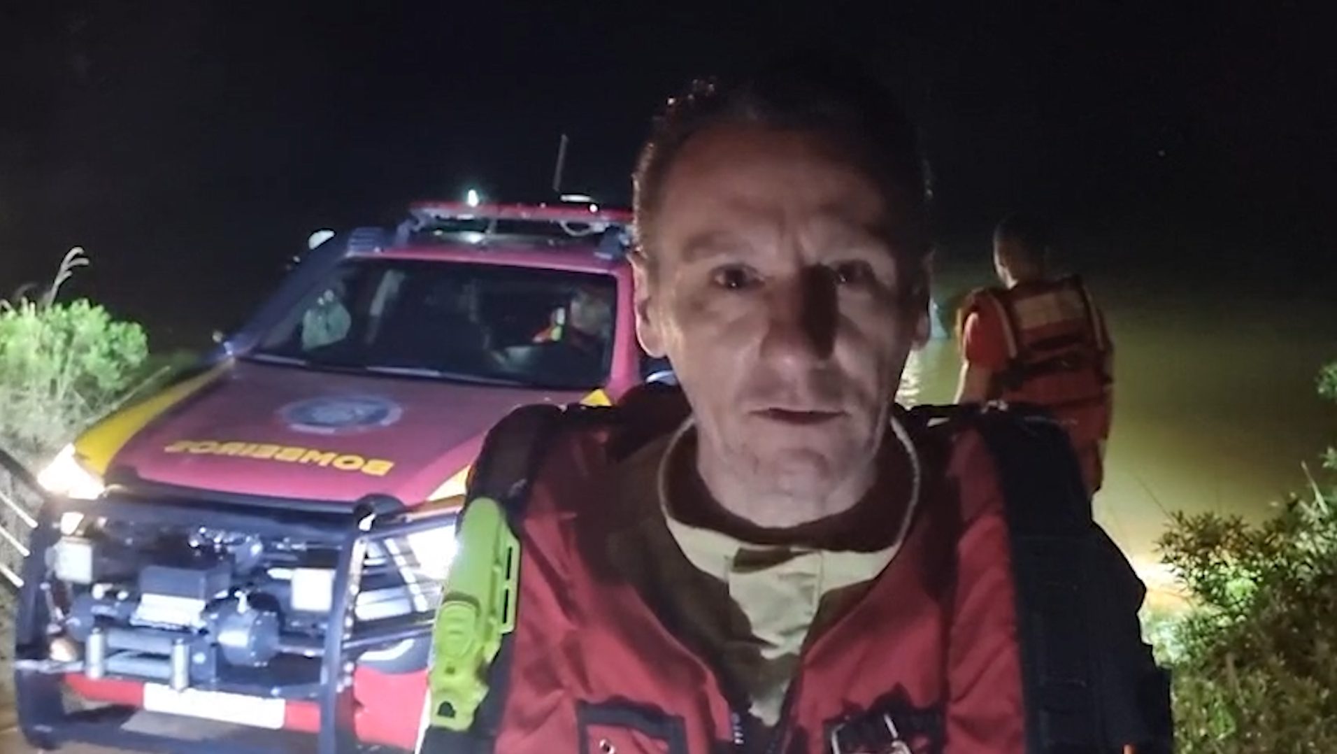 “Bastante lama, galhos e troncos”: Bombeiros não localizam homem que se afogou em Cascavel