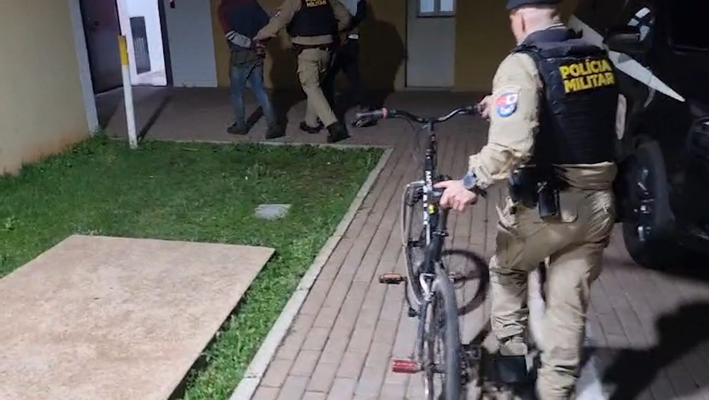 PM recupera bicicleta furtada e detém dois homens no Bairro Cancelli