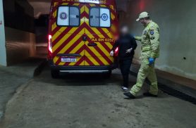 Mulher de 20 anos se machuca ao tentar entrar em casa durante a madrugada