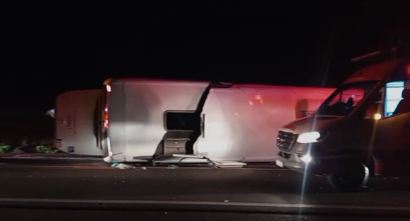 Acidente entre carro e ônibus deixa uma pessoa morta e 45 feridas na BR-277, em Guarapuava