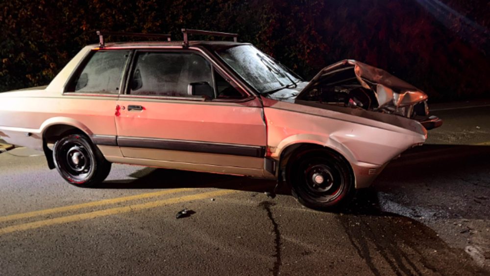 Jovem de 17 anos morre após carro invadir pista e bater de frente com moto em Francisco Beltrão Imagem referente a Jovem de 17 anos morre após carro invadir pista e bater de frente com moto em Francisco Beltrão