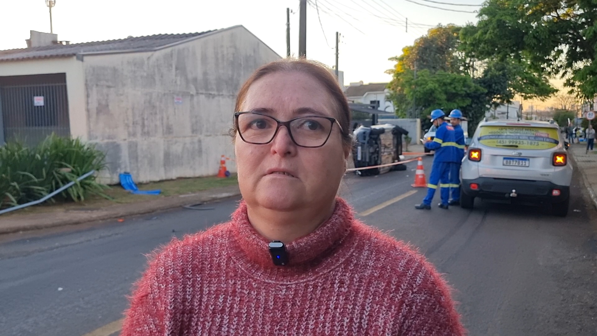 “Aqui virou uma pista de corrida”, diz moradora após carro tombar em acidente no Santa Felicidade