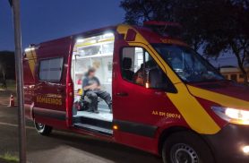 Motociclista fica ferido ao colidir na lateral de ônibus no São Cristóvão