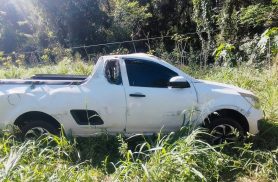 Motorista perde controle de Montana e capota na PR-180, em Cascavel