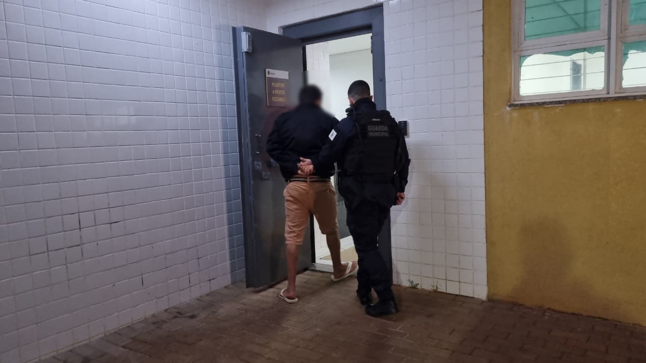 Homem é detido pela Guarda Municipal por violência doméstica no Santa Felicidade