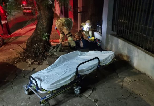Motociclista de 25 anos fica ferido após colisão com S10 no Centro de Cascavel