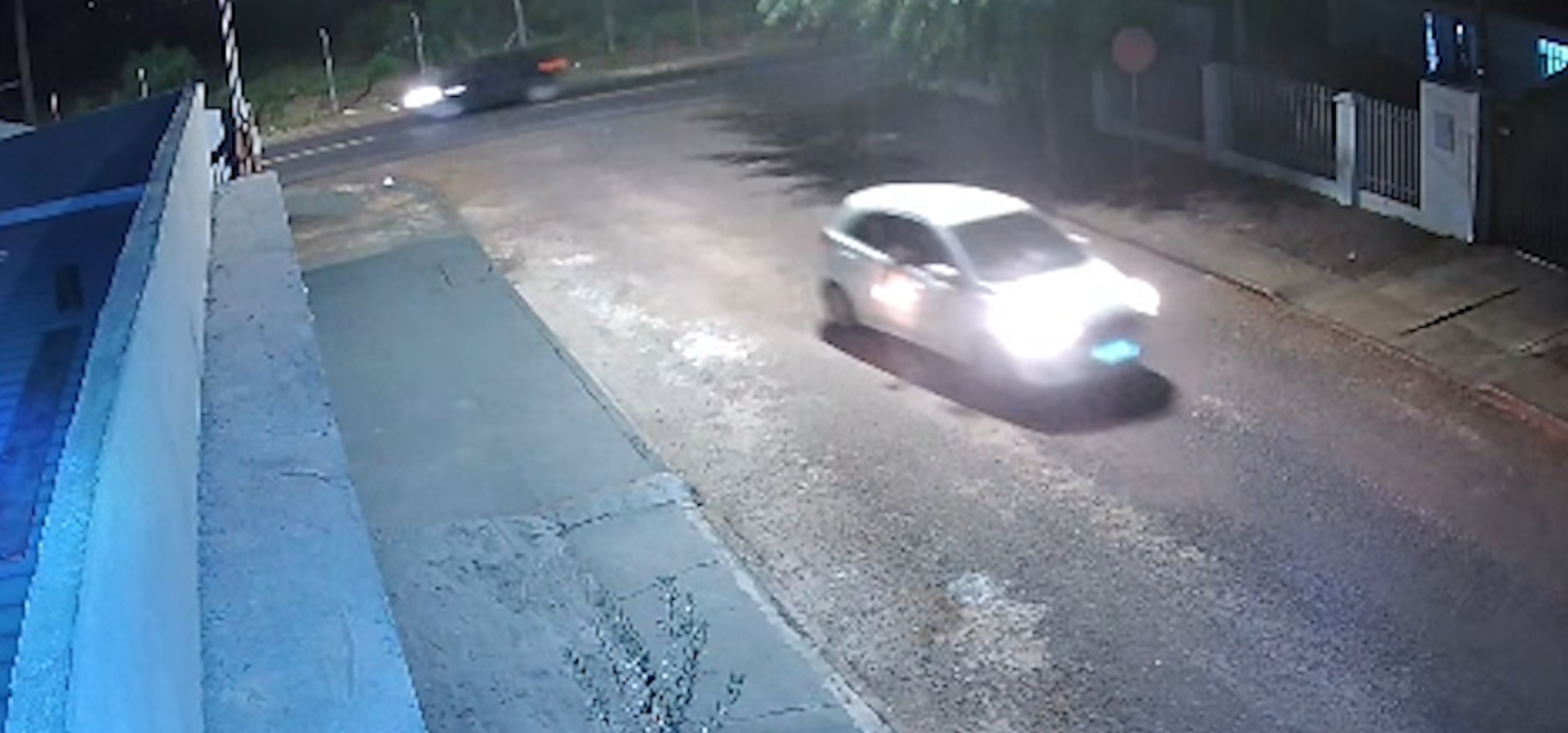 Ocupantes de Ford Ka jogam rojão contra residência deixam crianças em pânico no Paulo Godoy