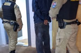 Homem é preso após agredir e ameaçar companheira no bairro Guarujá