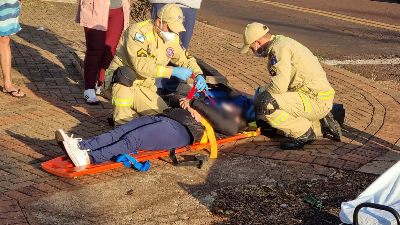 Motociclista fica ferida após colisão no Bairro Universitário