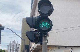 Transitar instala novos semáforos e sinalização para ciclistas em Cascavel