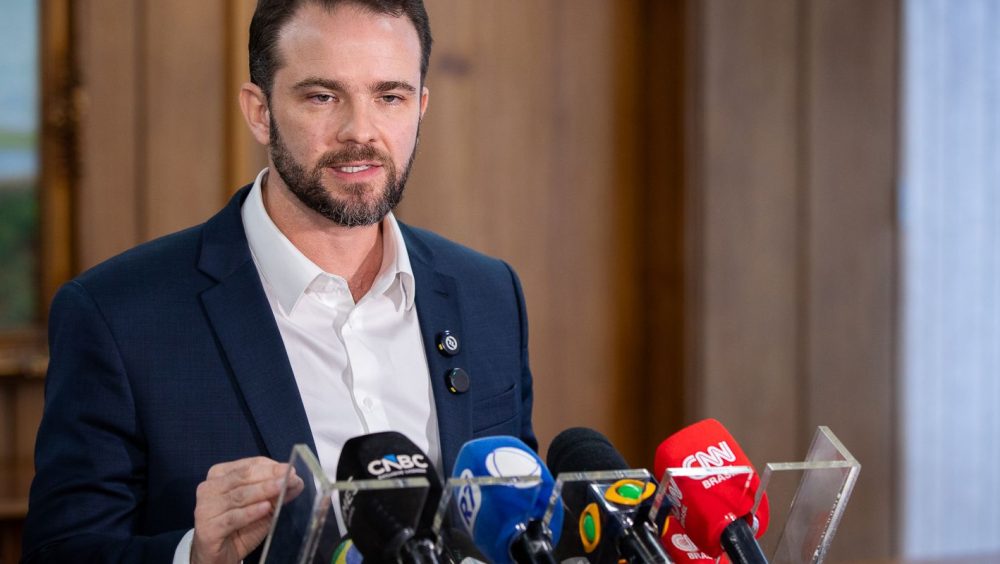 Salário mínimo deverá subir para R$ 1.741 em 2027, diz Durigan Imagem referente a Salário mínimo deverá subir para R$ 1.741 em 2027, diz Durigan