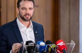 Salário mínimo deverá subir para R$ 1.741 em 2027, diz Durigan