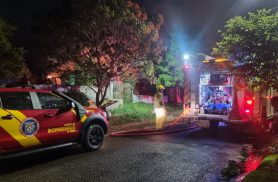 Incêndio em residência mobiliza equipes na região norte de Cascavel