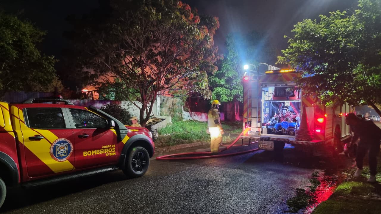 Incêndio em residência mobiliza equipes na região norte de Cascavel