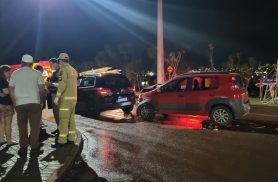 Batida entre Uno e Tiguan é registrada no Bairro Interlagos e mobiliza Corpo de Bombeiros