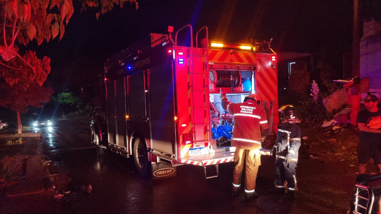 Incêndio mobiliza Bombeiros e deixa residência danificada no Bairro Cataratas