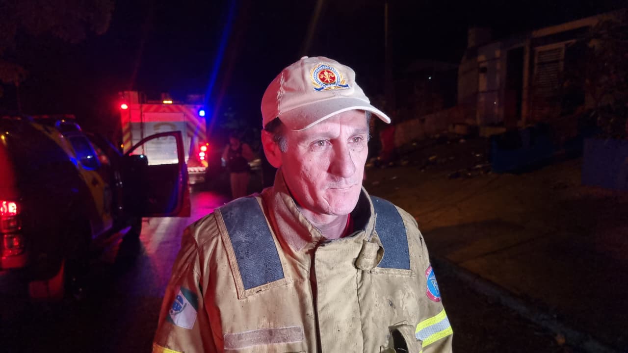 Incêndios mobilizam equipes do Corpo de Bombeiros em dois bairros de Cascavel