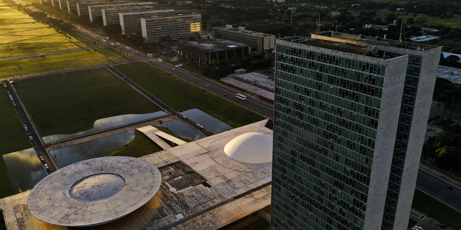 Imagem referente a Eleições 2026: saiba quais são as atribuições de senadores e deputados