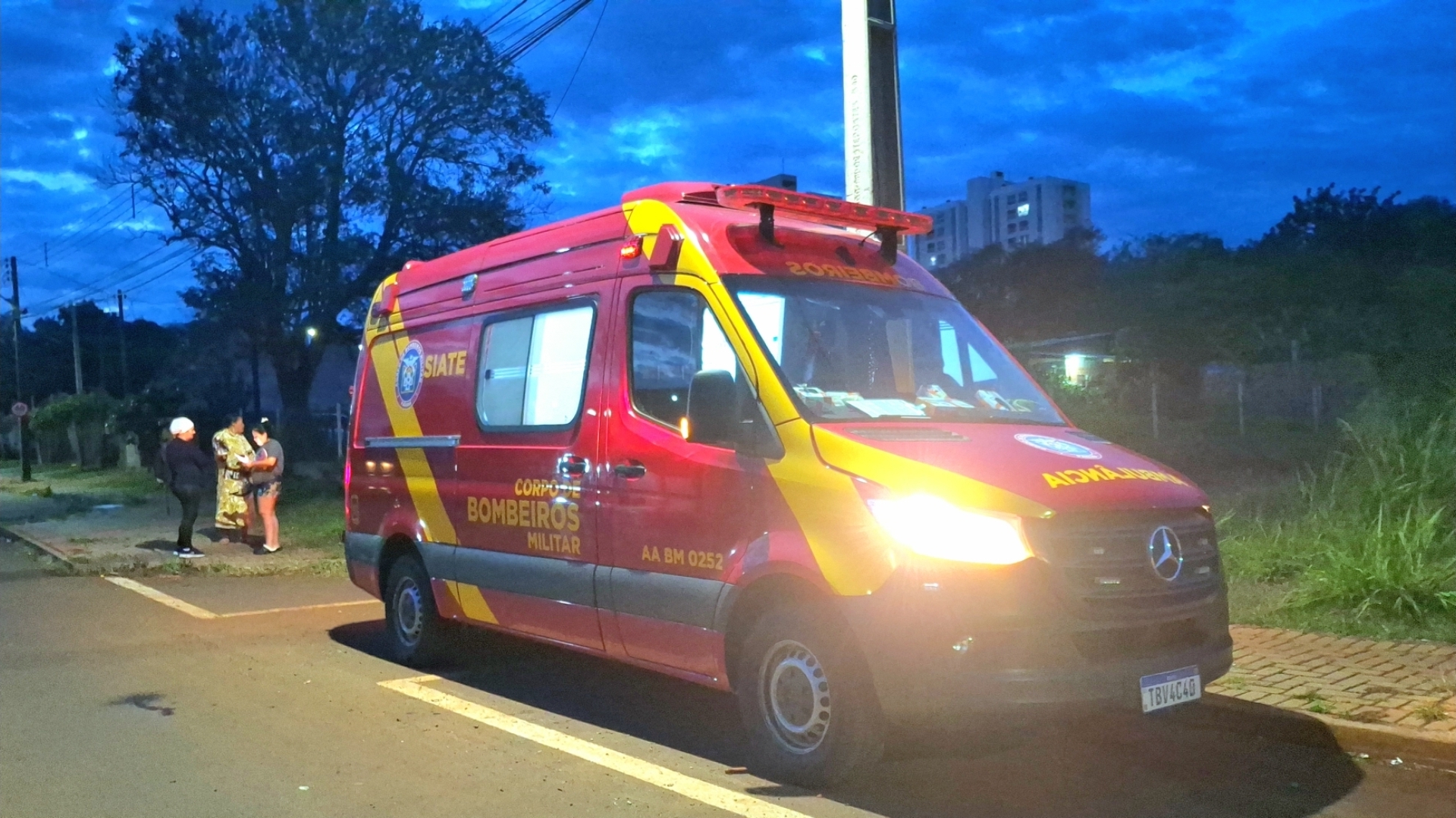 Motociclista fica ferida após cair ao tentar desviar de cachorro em Cascavel