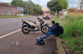 Acidente entre Honda Biz e T-Cross deixa motociclista ferido no Centro de Cascavel
