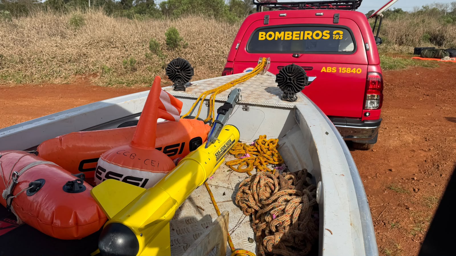Quarto dia de buscas: Bombeiros usam sonar para tentar localizar Alex Budke Viana