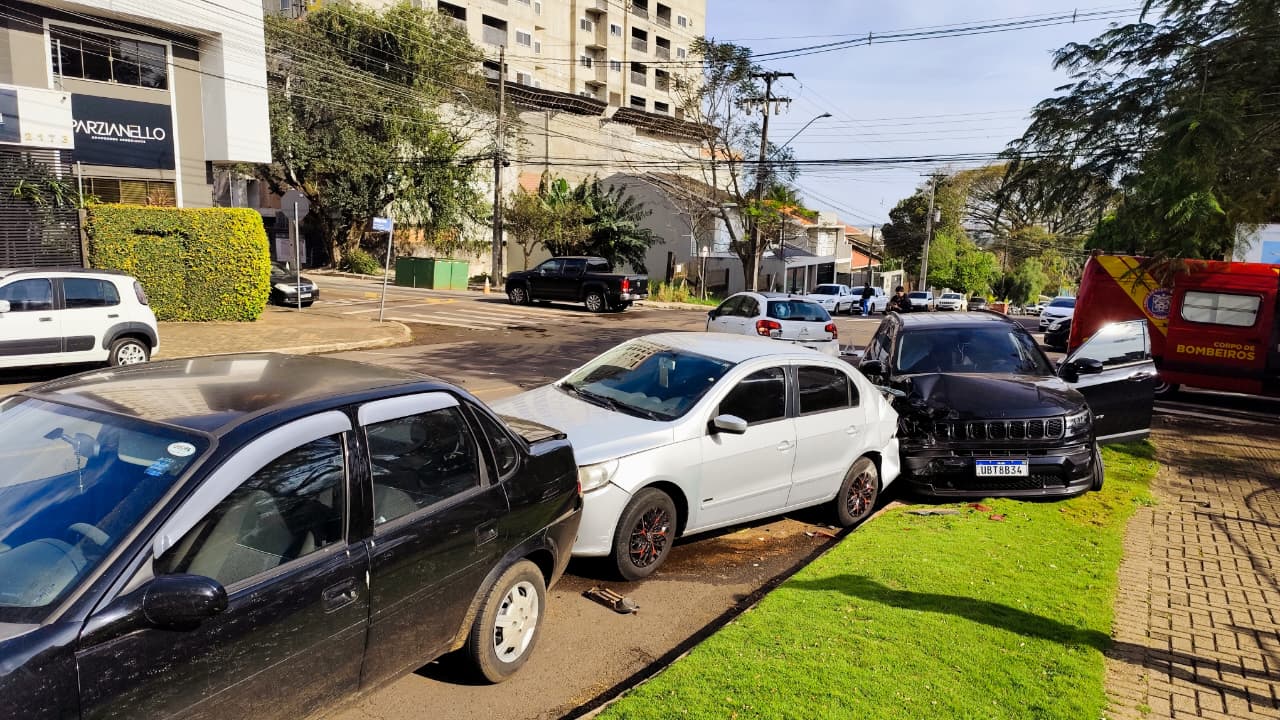 Acidente envolvendo quatro veículos mobiliza Siate ao bairro Country em Cascavel