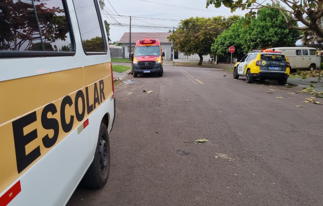 Criança esquecida dentro de van escolar é resgatada pelo Corpo de Bombeiros em Cascavel