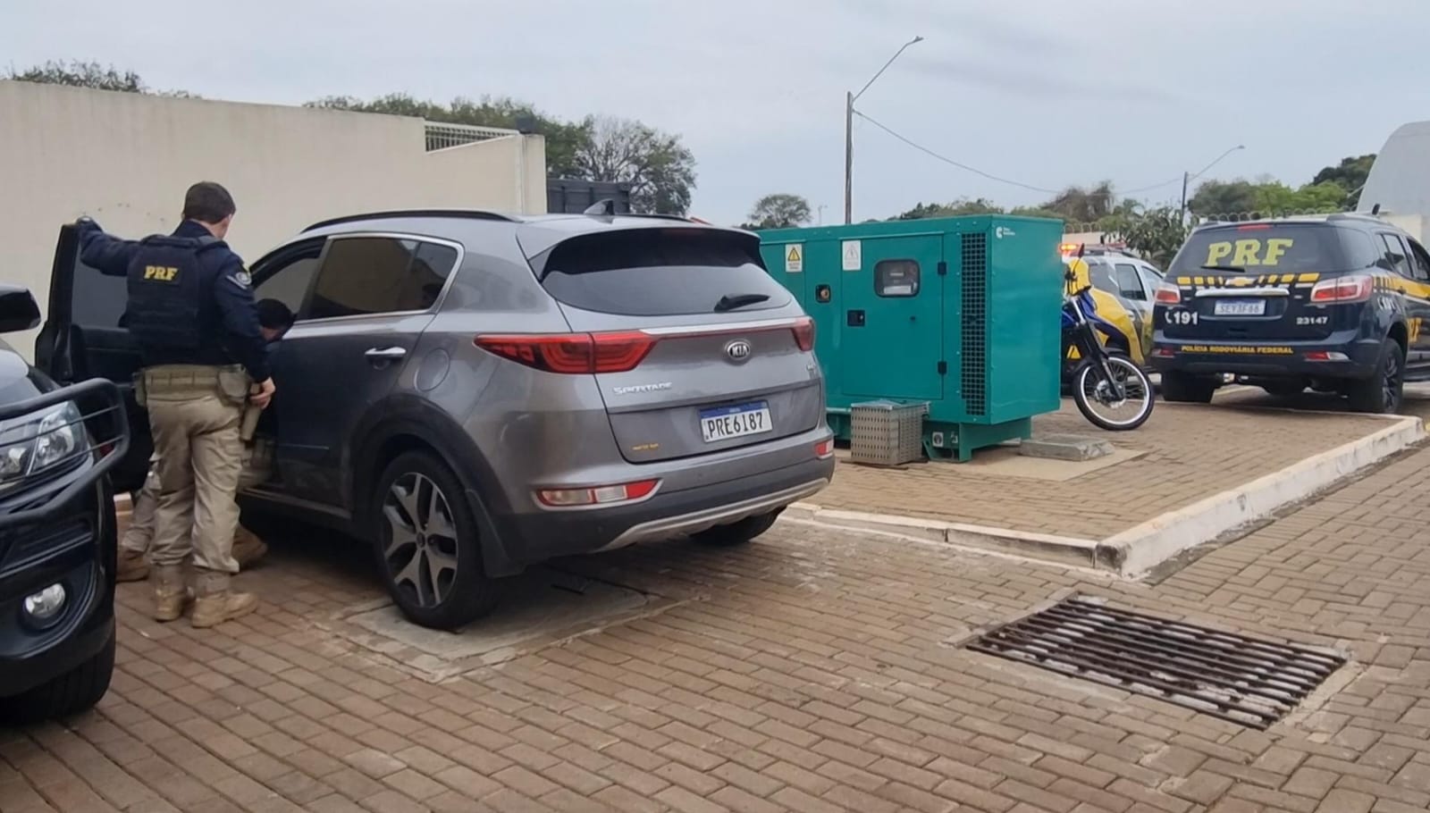 Perseguição termina com apreensão de Sportage com placa clonada em Cascavel