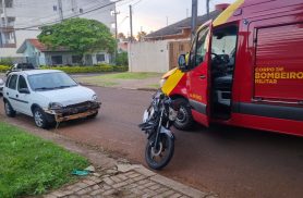 Colisão entre moto e carro deixa vítima em cruzamento do Pioneiros Catarinense