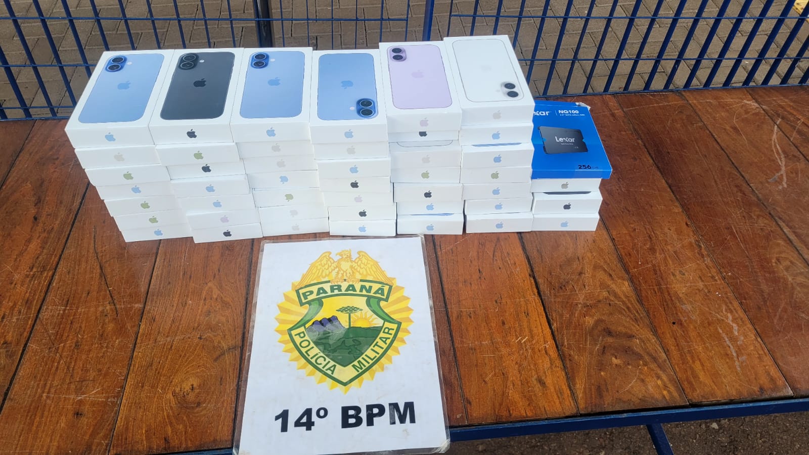 Imagem referente a PM recupera van e carga de celulares após roubo no Jardim América, em Foz do Iguaçu