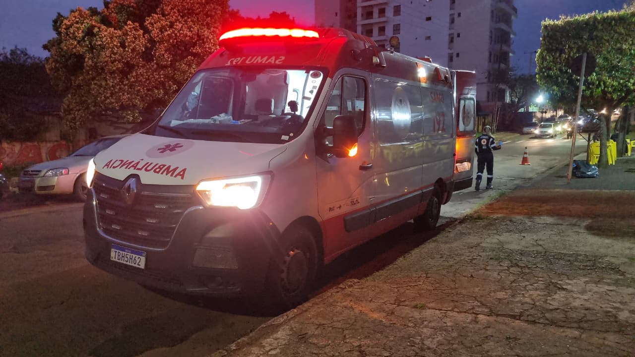 Idosa é atacada por cachorro e fica ferida no Bairro Coqueiral