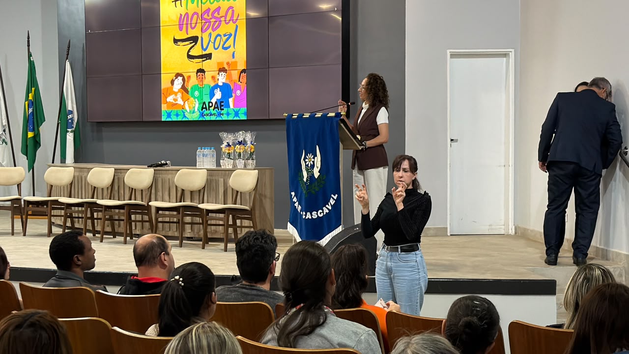 APAE de Cascavel realiza encontro para discutir inclusão e protagonismo de pessoas com deficiência