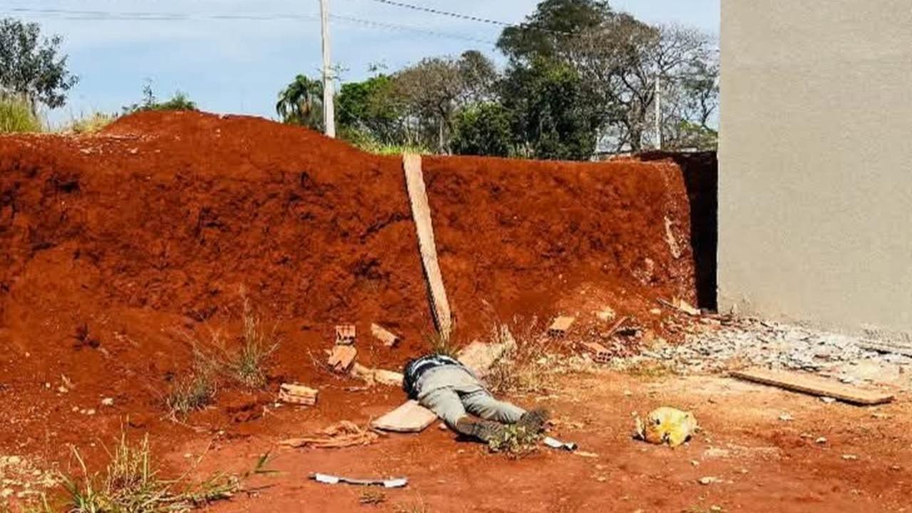Imagem referente a Homem é encontrado morto em terreno baldio ao lado de obra em Foz do Iguaçu