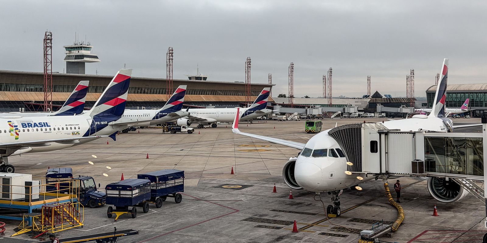 Imagem referente a Anvisa atualiza regras de segurança sanitária para aviões e aeroportos