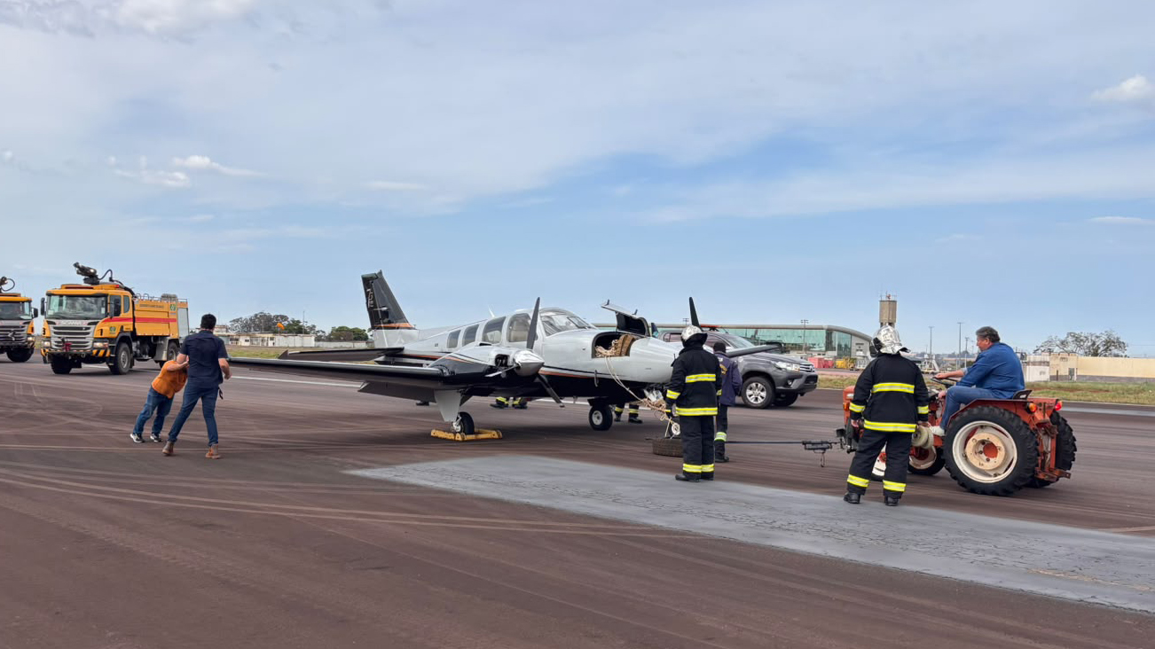 Avião faz pouso de emergência no Aeroporto de Cascavel