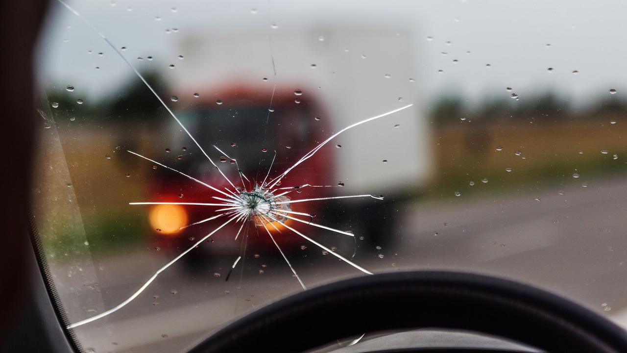 Imagem referente a EPR Iguaçu é condenada após pedra atingir carro durante roçada na PR-280