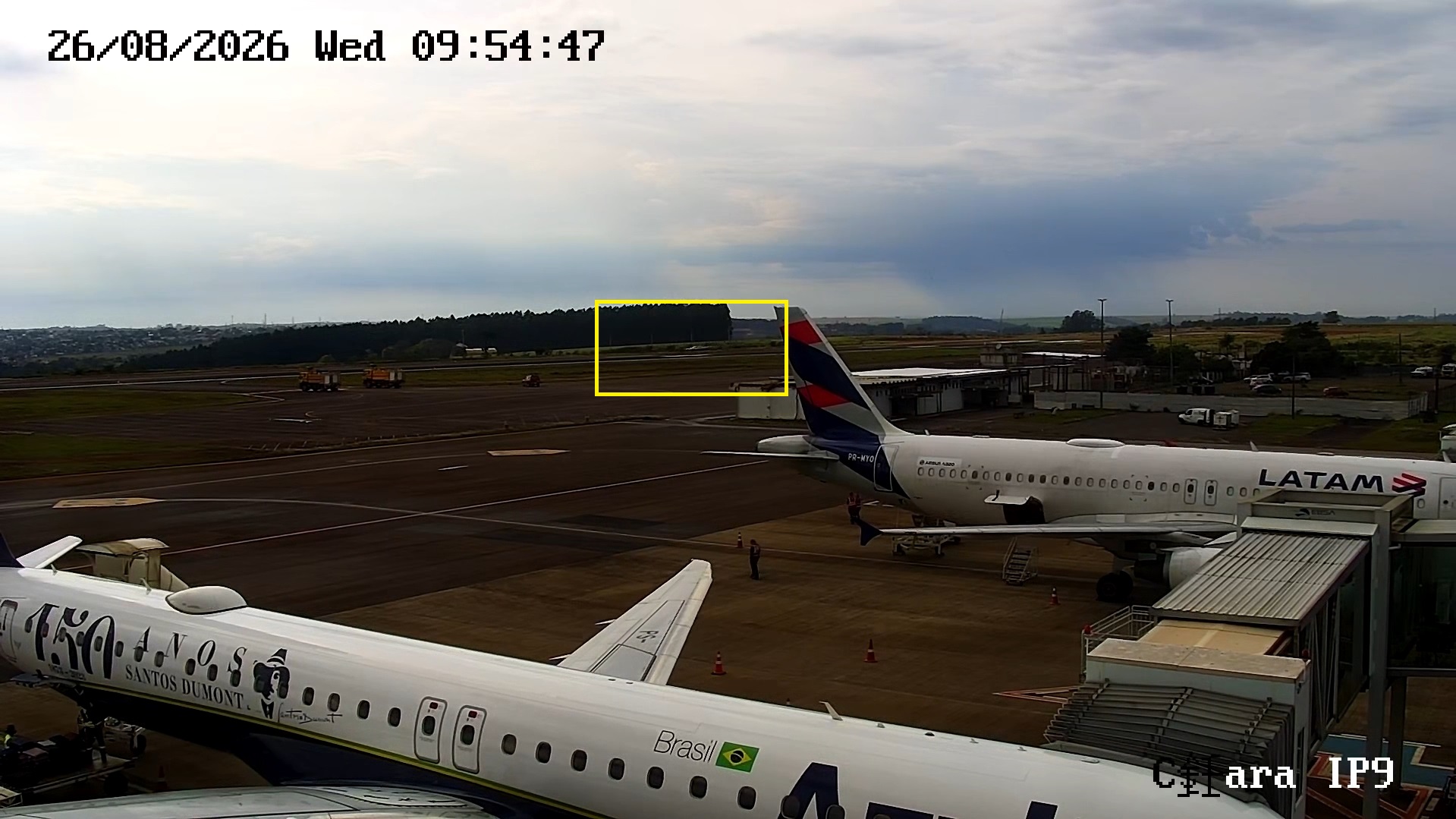 Câmera flagra momento em que avião faz pouso de emergência em Cascavel