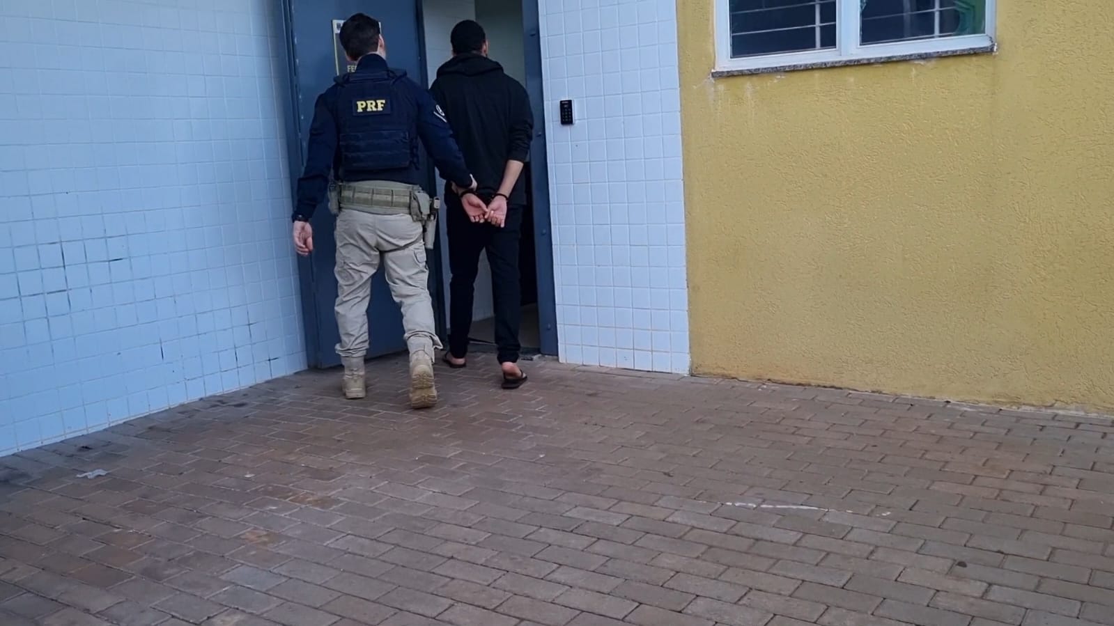 Caminhoneiro é preso pela PRF com cocaína na BR-277