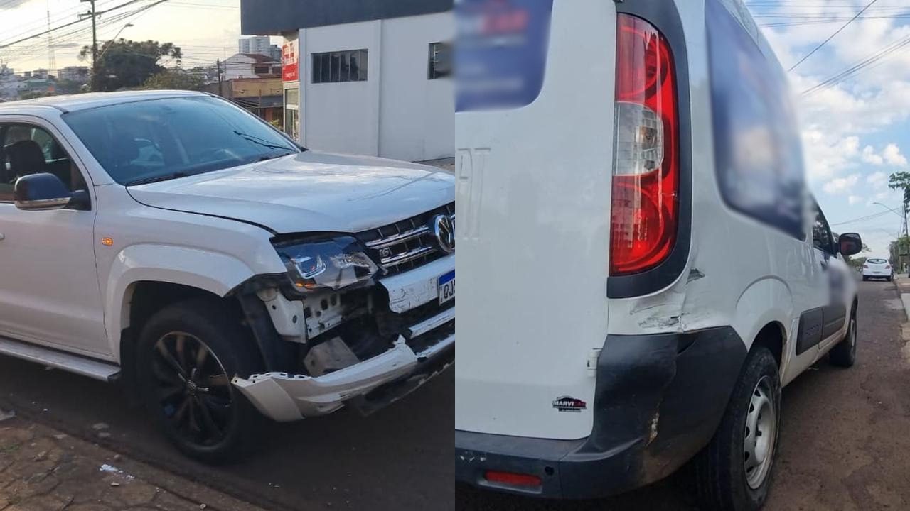 Amarok e Doblò colidem em cruzamento no Bairro Neva em Cascavel