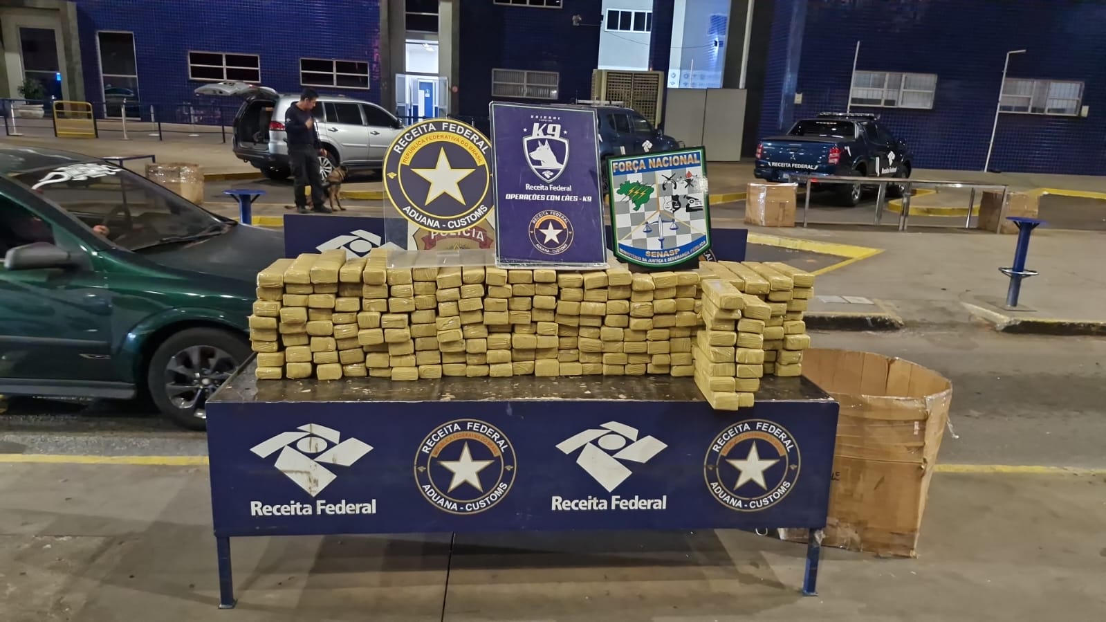 Imagem referente a Receita Federal apreende 300 kg de substância análoga à maconha em duas ações na Ponte da Amizade