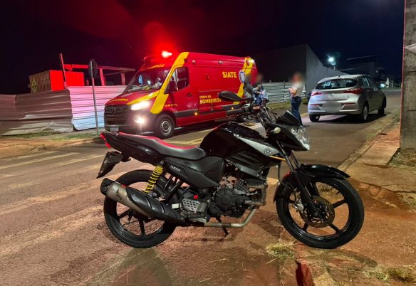 Jovem de 19 anos fica ferido após acidente entre moto e HB20 no Riviera