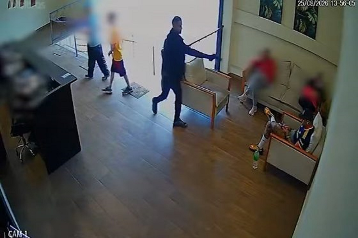 Homem é morto a tiros em academia e três suspeitos são detidos; veja vídeo